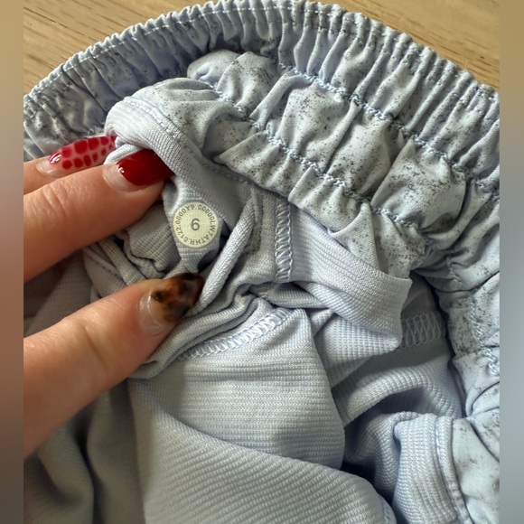 Lululemon Hotty Hot High-Rise Shorts W7BATR Gravel Dust Pastel Blue Multi 6 - Picture 5 of 5